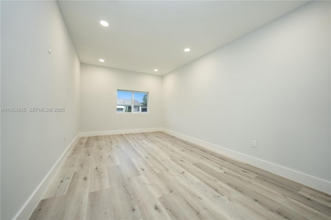 1221 NW 75th St, Miami, FL 33147 Photo