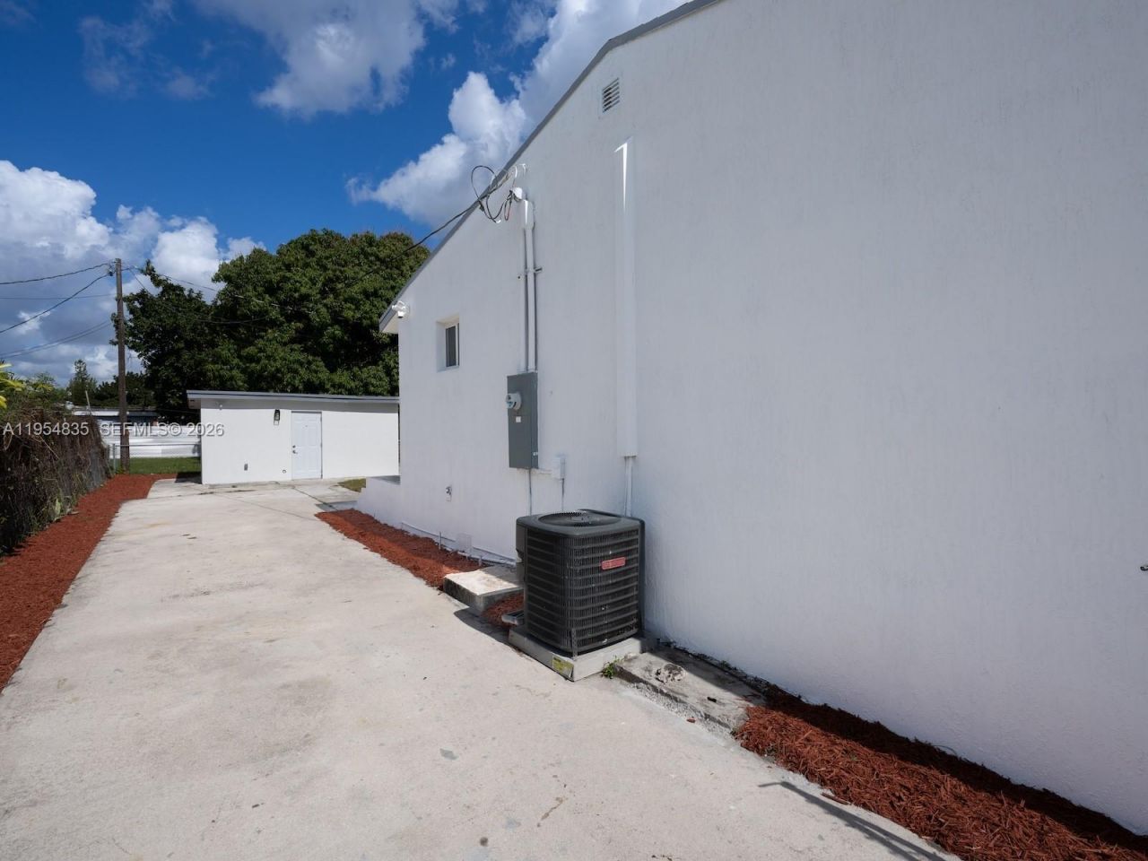 1221 NW 75th St, Miami, FL 33147 Photo