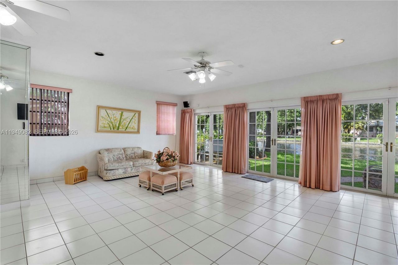 1231 NW 88th St, Miami, FL 33147 Photo