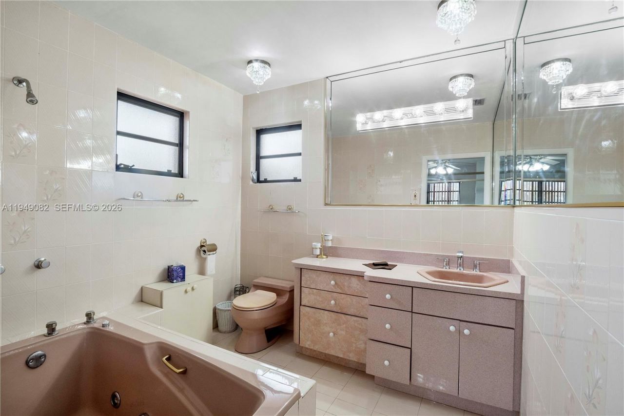 1231 NW 88th St, Miami, FL 33147 Photo