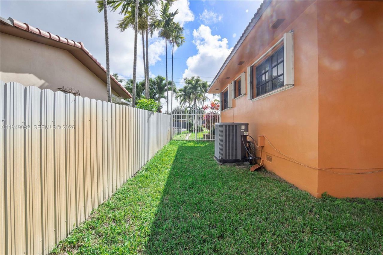 1231 NW 88th St, Miami, FL 33147 Photo