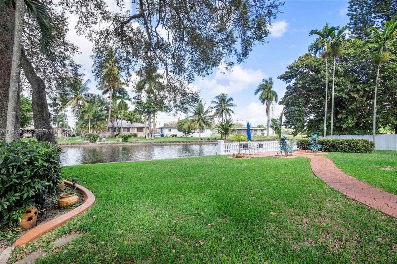 1231 NW 88th St, Miami, FL 33147 Photo