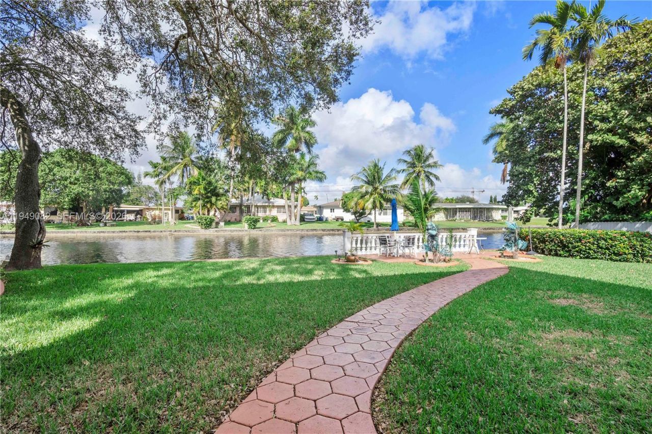 1231 NW 88th St, Miami, FL 33147 Photo