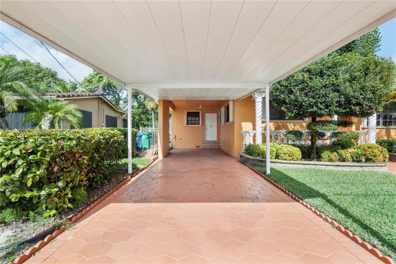 1231 NW 88th St, Miami, FL 33147 Photo