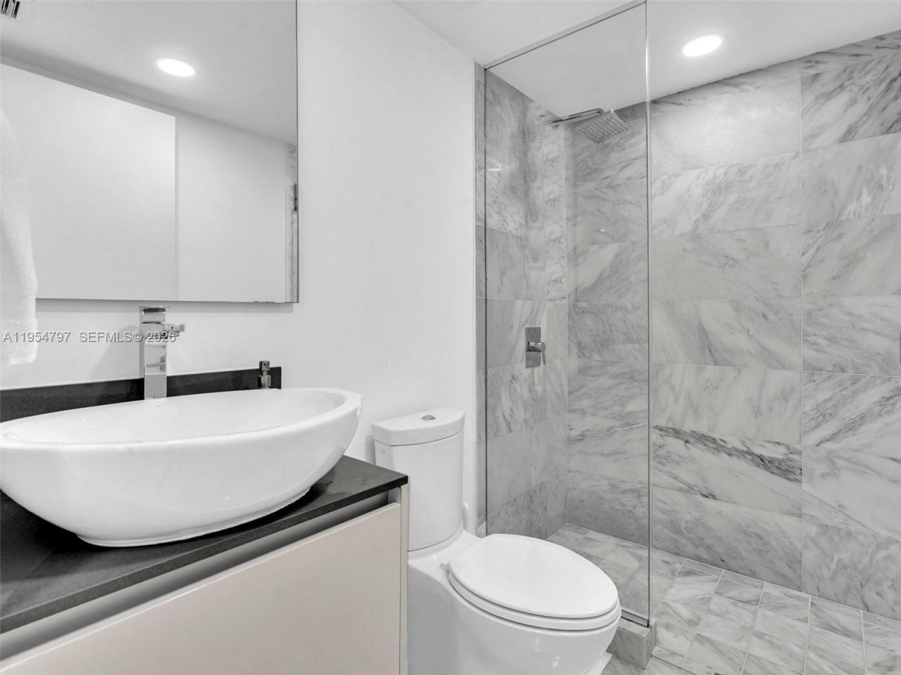 9821 E Bay Harbor Dr, Unit 302, Bay Harbor Islands, FL 33154 Photo