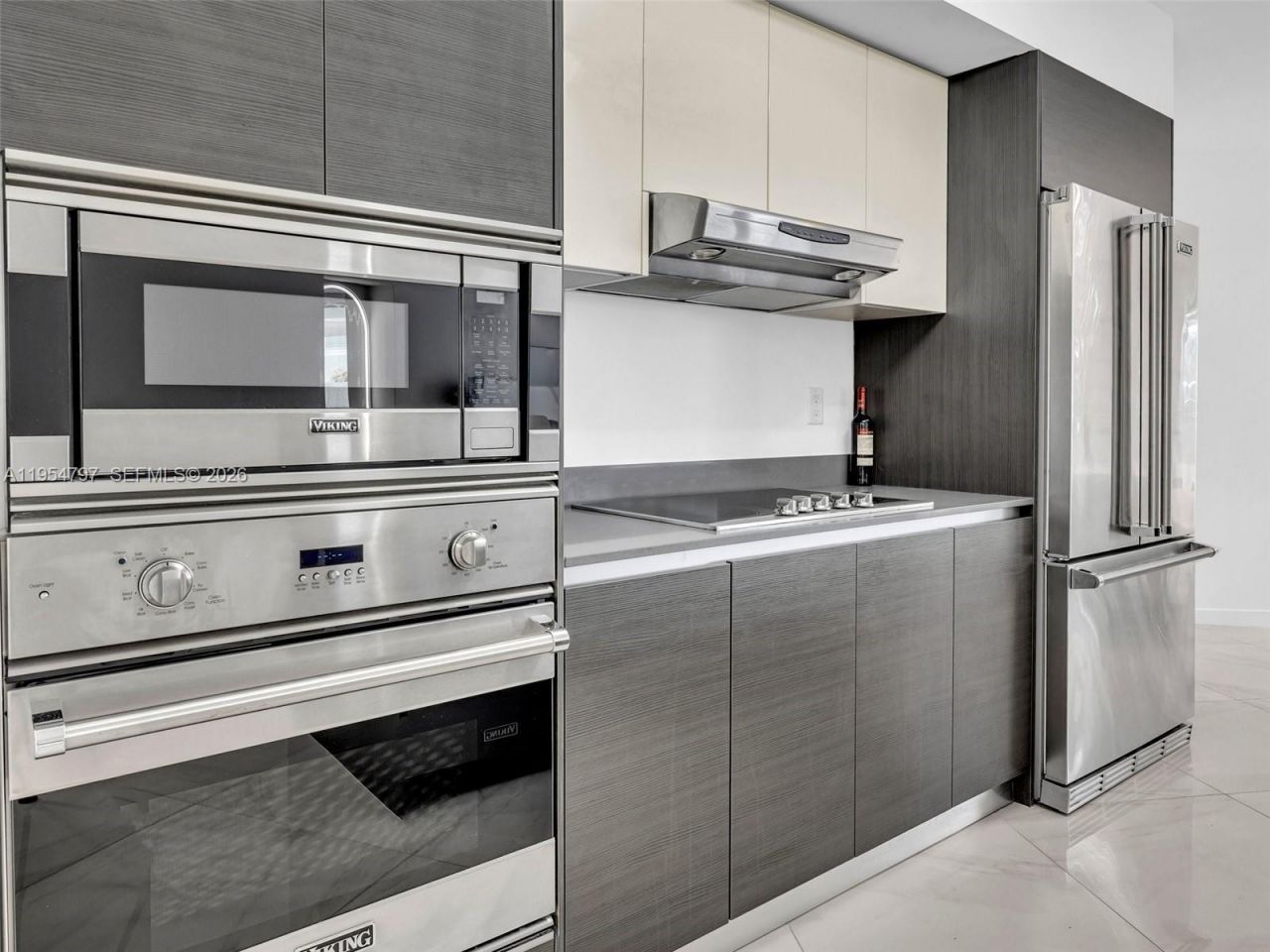 9821 E Bay Harbor Dr, Unit 302, Bay Harbor Islands, FL 33154 Photo