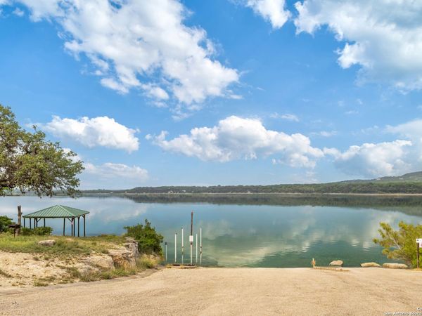 1629 Pr 1518, Bandera, TX 78003