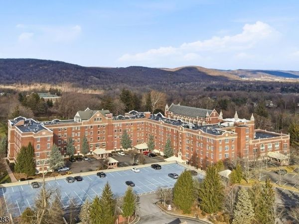 2301 Rio Vista Dr, Mahwah, NJ 07430