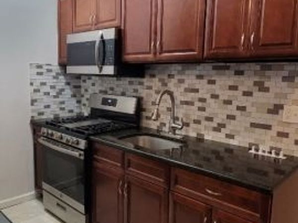 110 Peabody Pl, Newark, NJ 07104