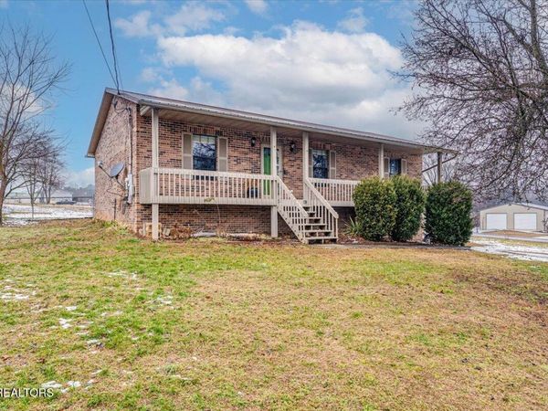1605 Rolling Hills Drive, Dandridge, TN 37725