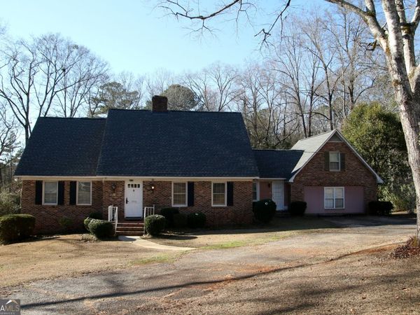 1903 Ridgewood Drive, West Point, GA 31833