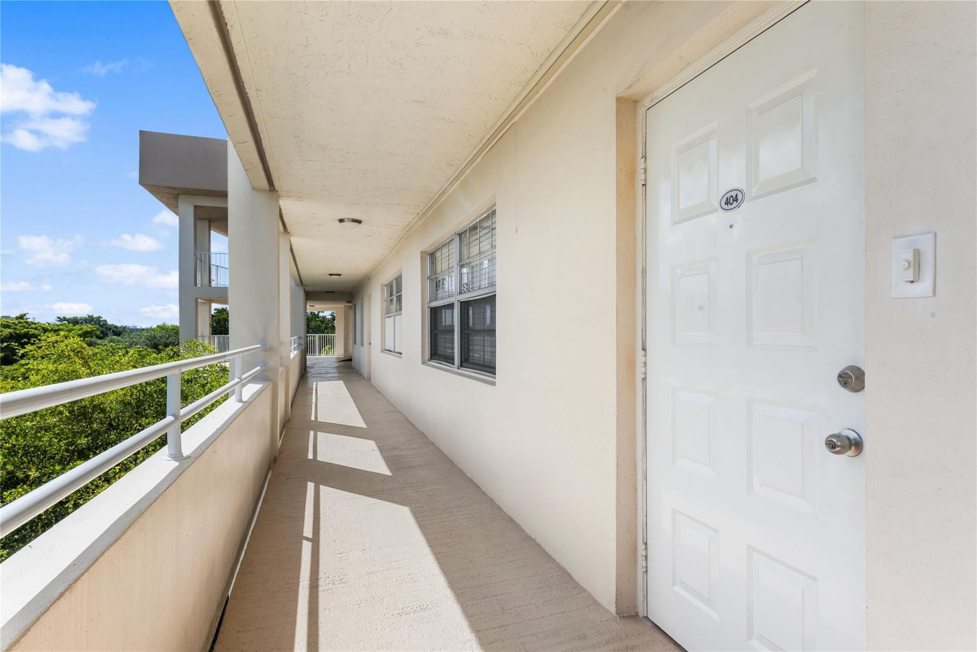 535 Oaks Drive, Unit 404, Pompano Beach, FL 33069 Photo