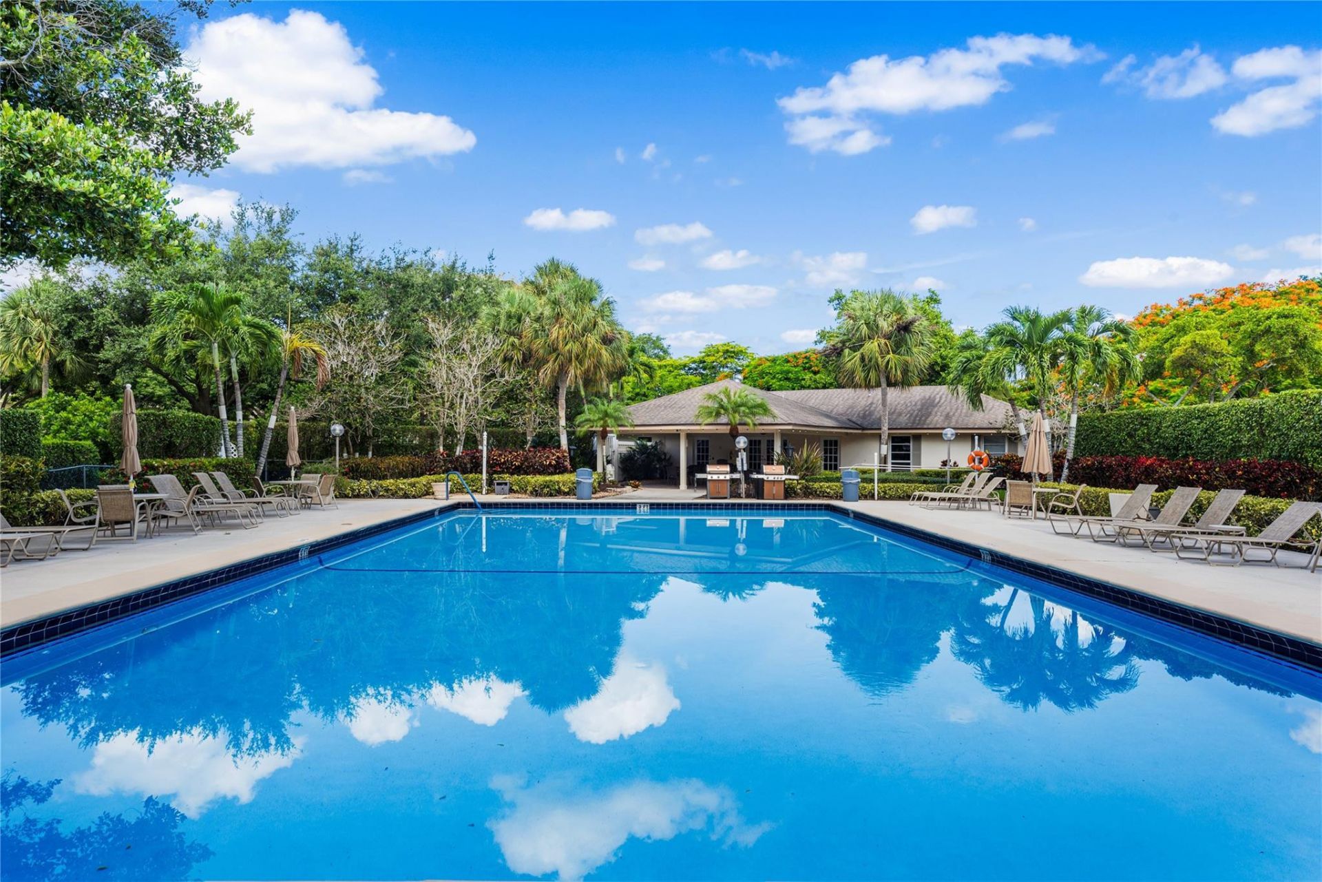 535 Oaks Drive, Unit 404, Pompano Beach, FL 33069 Photo