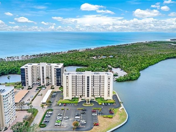 17 Bluebill AVE, Unit 206, NAPLES, FL 34108