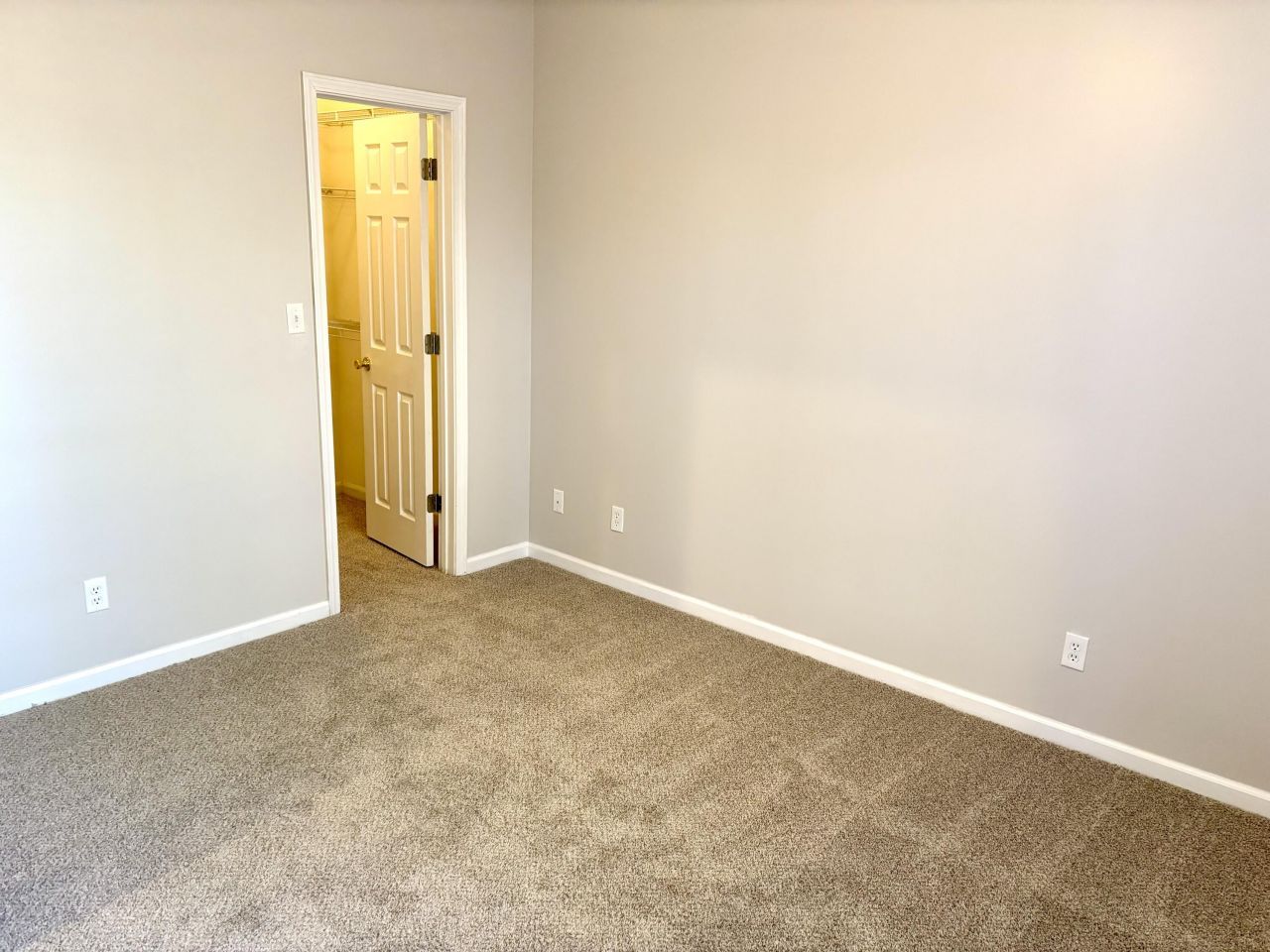 1600 Long Grove Drive Photo 16