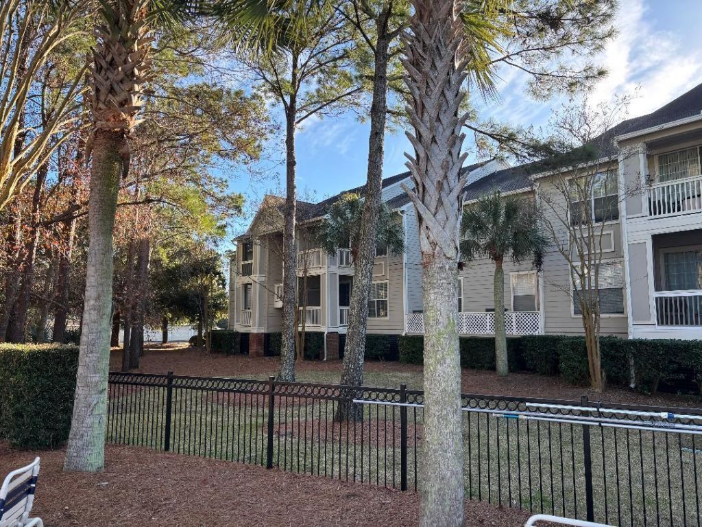 1600 Long Grove Drive Photo 5