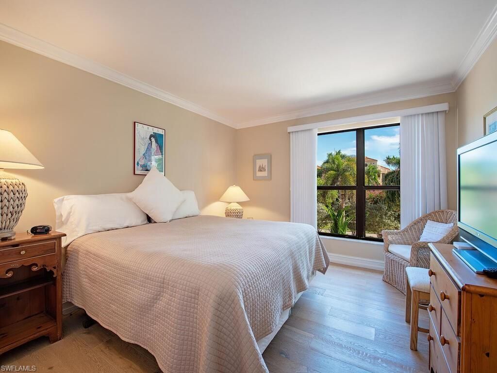 4451 Gulf Shore Blvd N, Unit 304, Naples, FL 34103 Photo