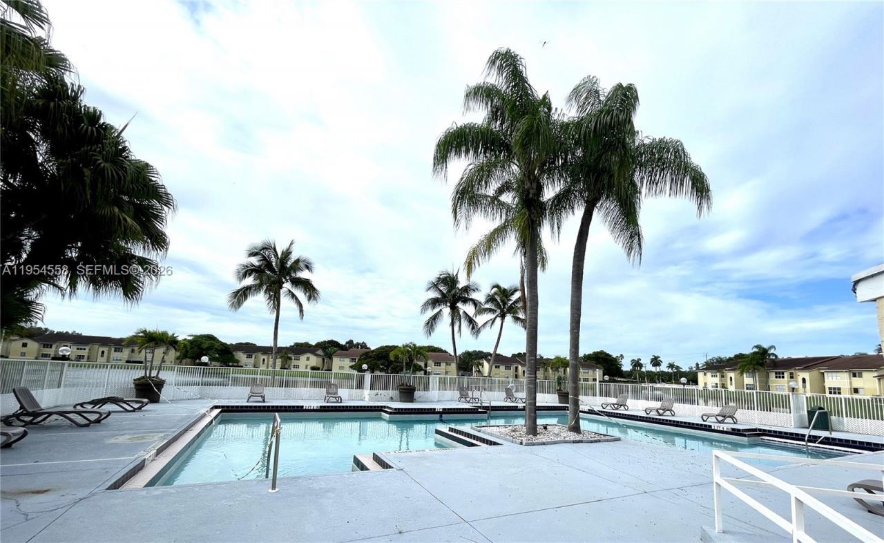 12760 Vista Isles Dr, Unit 711, Sunrise, FL 33325 Photo