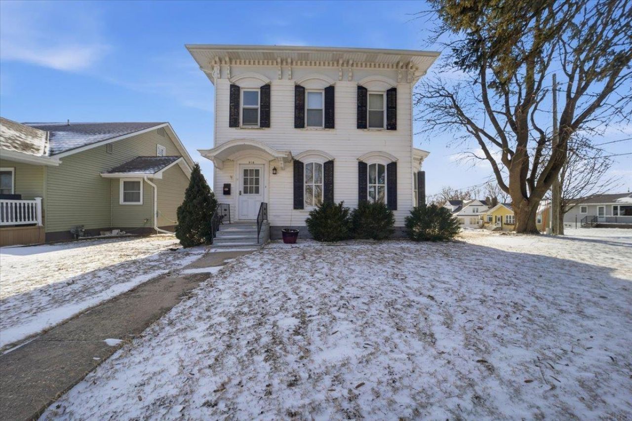 910 K Avenue, Grundy Center, IA 50638 Main Photo