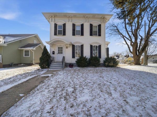 910 K Avenue, Grundy Center, IA 50638