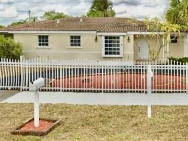 4331 NW 185th St, Miami Gardens, FL 33055