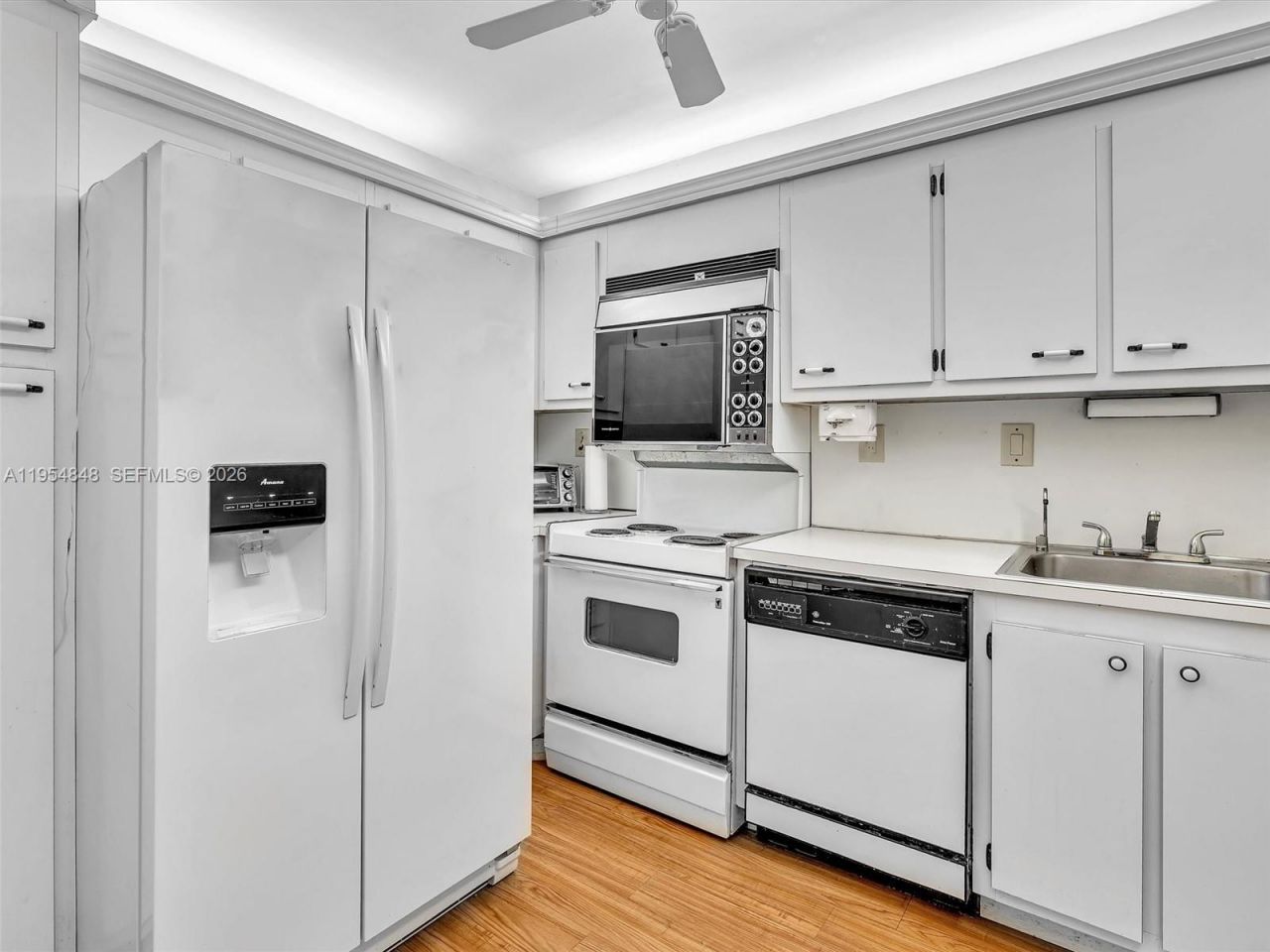 3731 N Country Club Dr, Unit 1223, Aventura, FL 33180 Photo