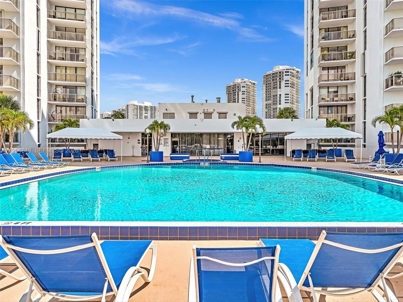 3731 N Country Club Dr, Unit 1223, Aventura, FL 33180 Photo