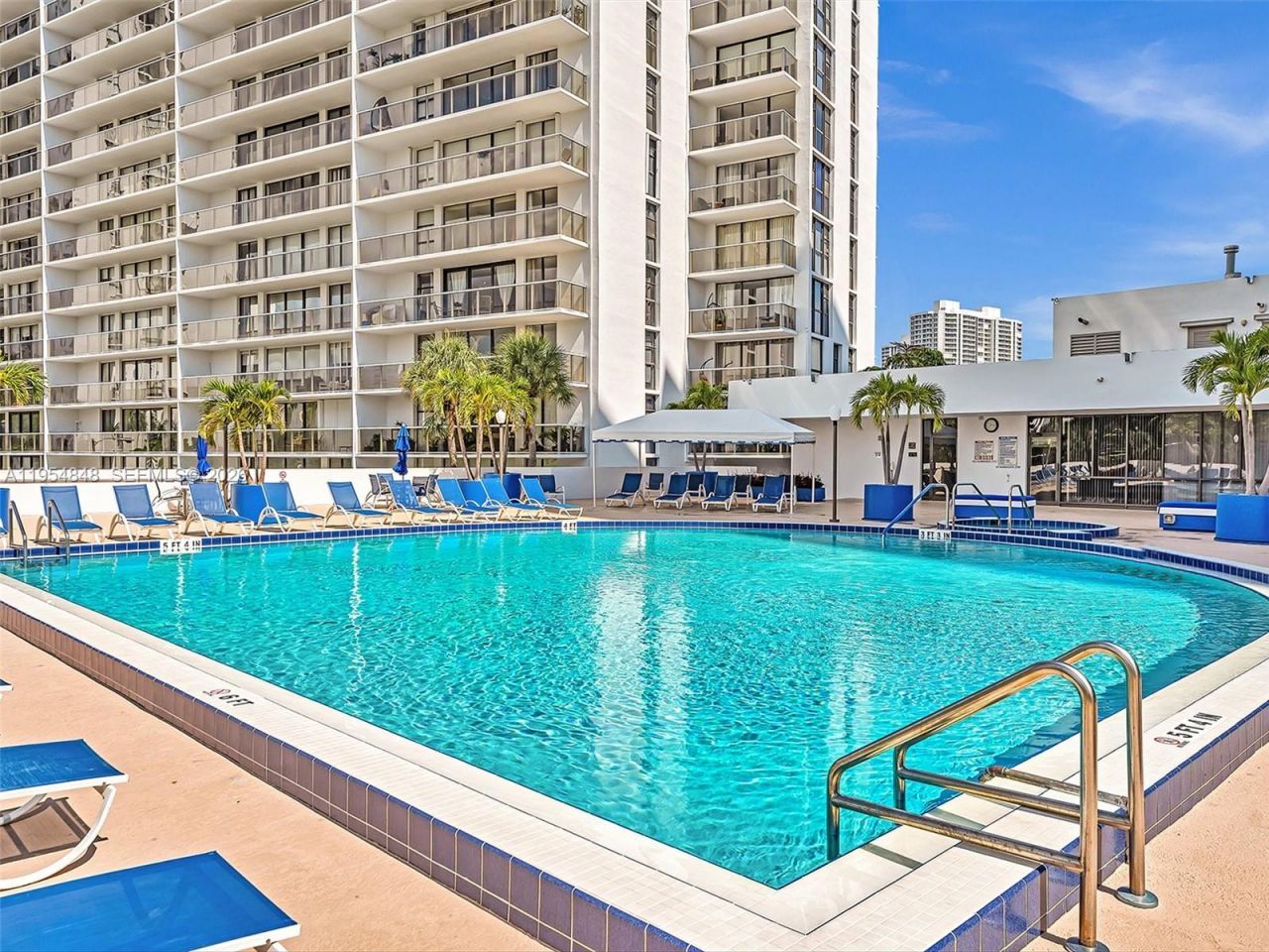 3731 N Country Club Dr, Unit 1223, Aventura, FL 33180 Photo