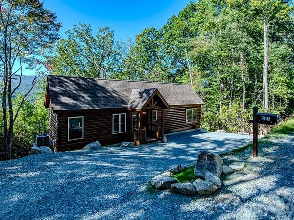 225 Oak Road , Beech Mountain, NC 28604