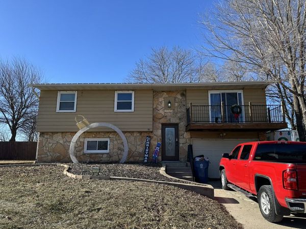 15581 Highland Drive, Sterling, IL 61081