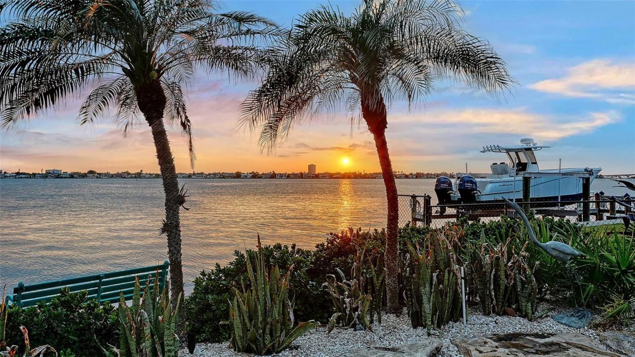 1204 Hillview Drive, Sarasota, FL 34239 Photo