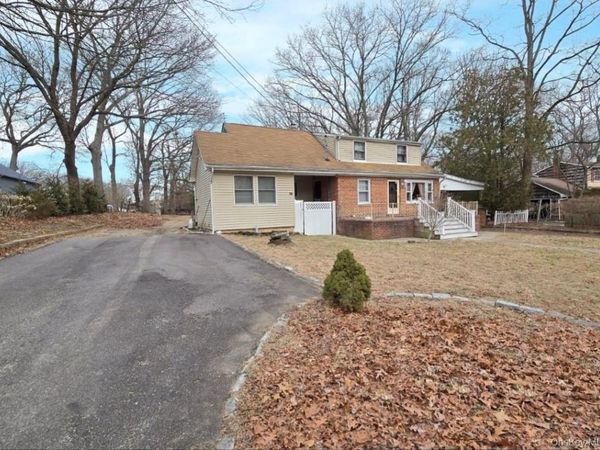 27 Dillmont Drive, Smithtown, NY 11787