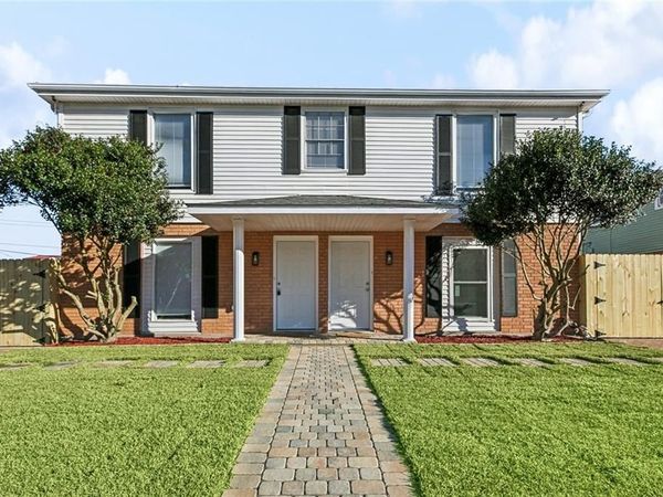 2425 27 OCTAVIA Drive, Chalmette, LA 70043