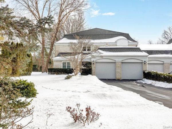 27 Fairway Drive, Manhasset, NY 11030