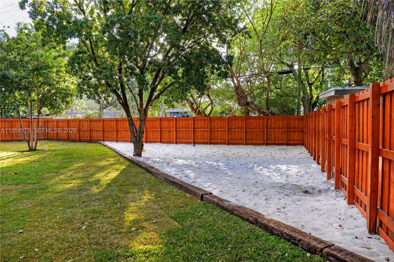 12060 NW 1st Ct, North Miami, FL 33168 Photo