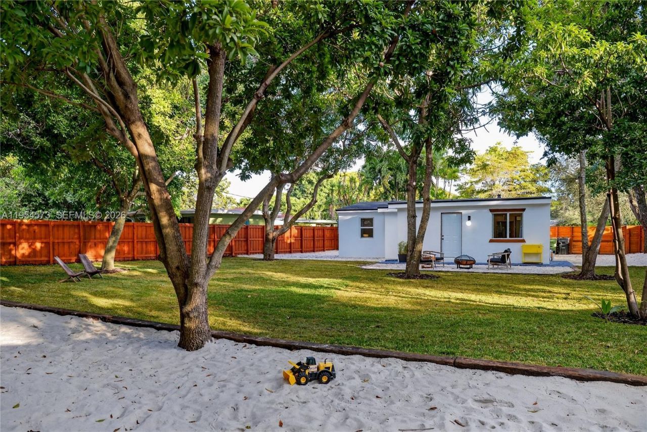 12060 NW 1st Ct, North Miami, FL 33168 Photo