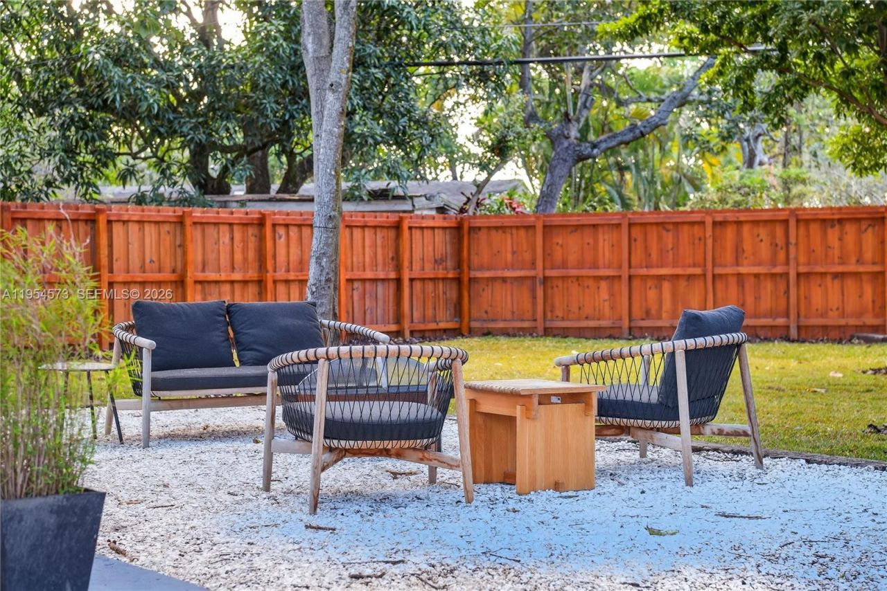 12060 NW 1st Ct, North Miami, FL 33168 Photo