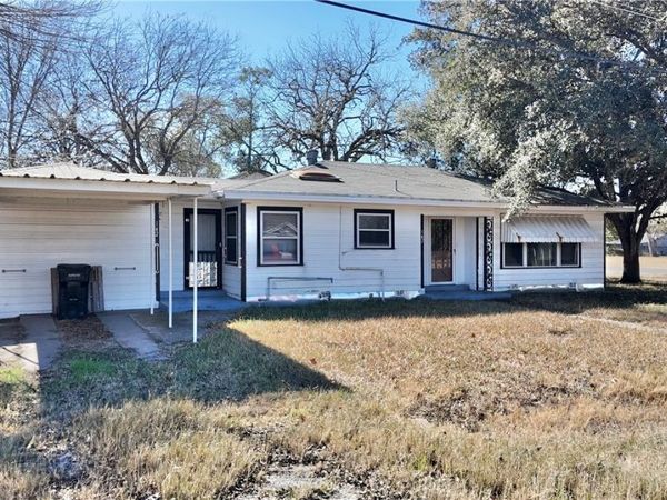 142 W 4th St., Yorktown, TX 78164