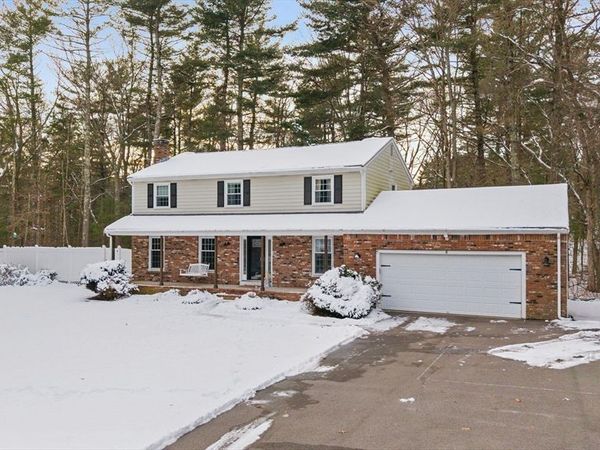 8 Ridgefield Rd, Norfolk, MA 02056