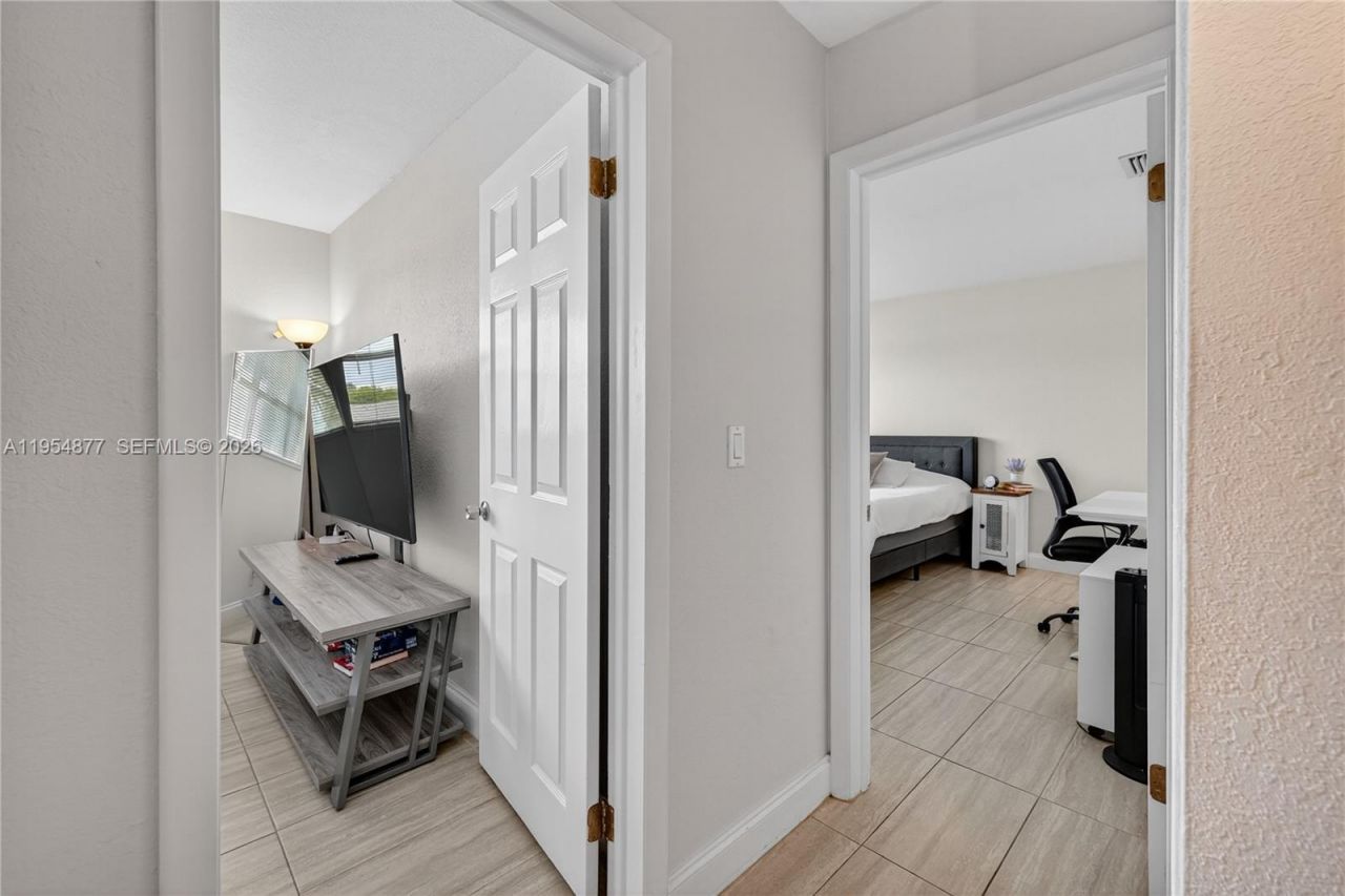 2715 NE 49th St, Unit 309, Fort Lauderdale, FL 33308 Photo