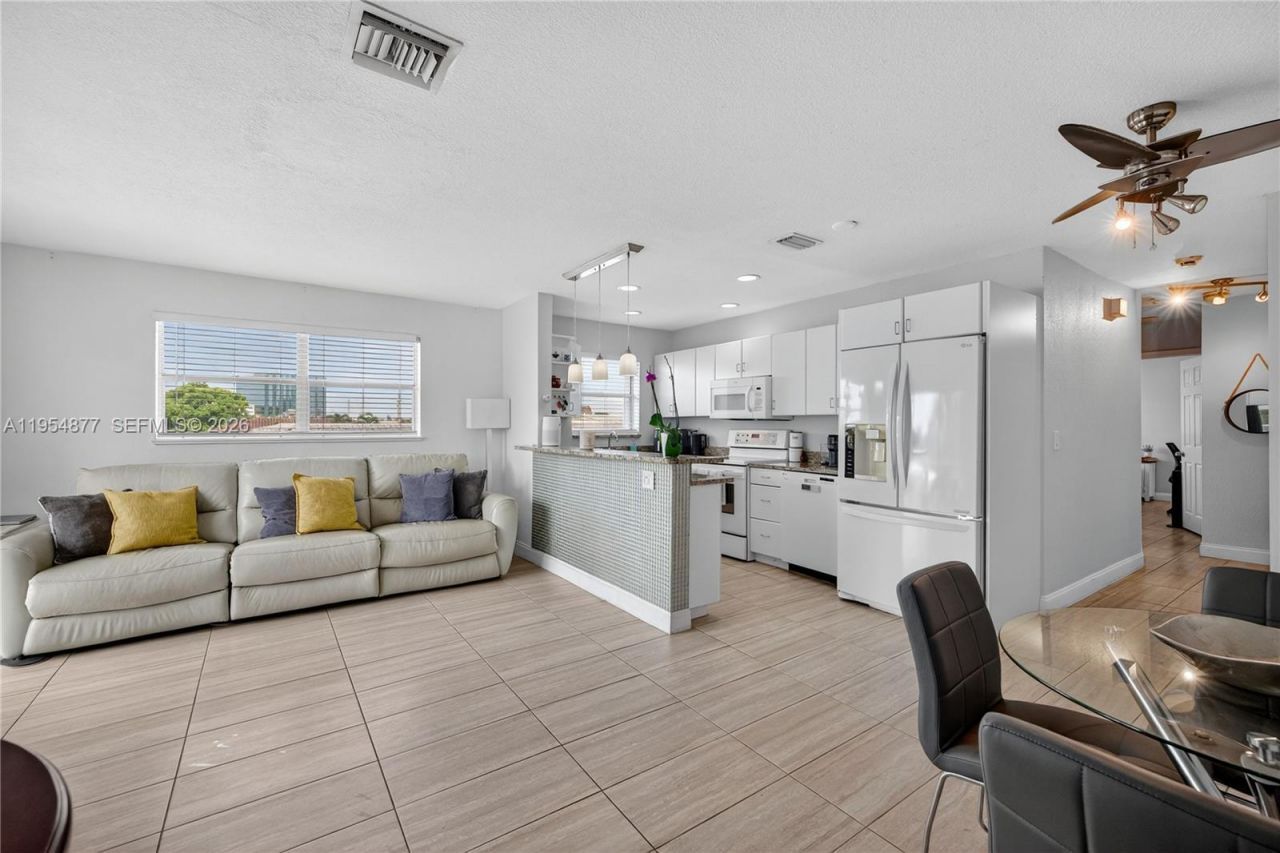 2715 NE 49th St, Unit 309, Fort Lauderdale, FL 33308 Photo