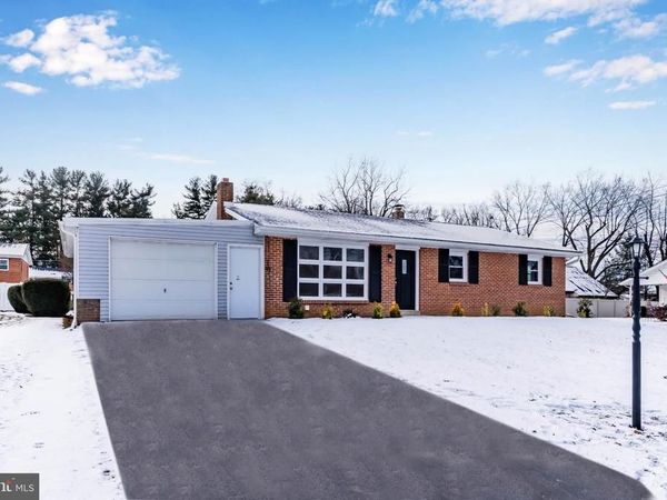 811 W KELLER STREET, MECHANICSBURG, PA 17055