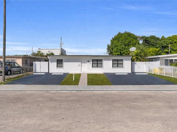 841 E 15th Pl , Hialeah, FL 33010