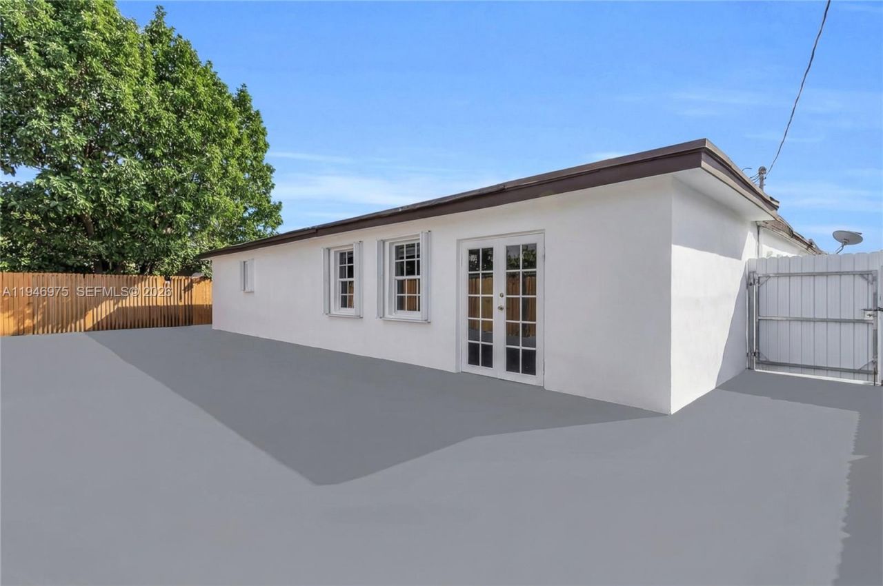 841 E 15th Pl , Hialeah, FL 33010 Photo