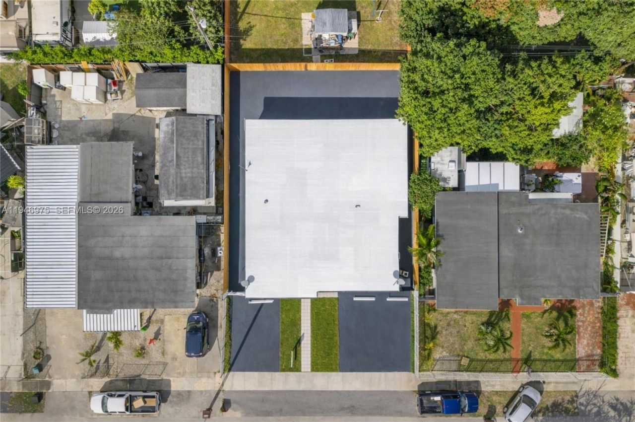 841 E 15th Pl , Hialeah, FL 33010 Photo