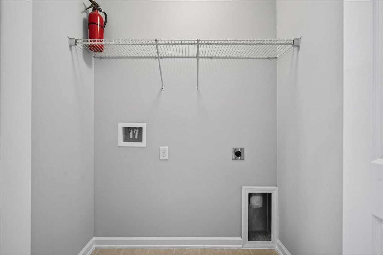 211 Avonshire Drive Photo 12