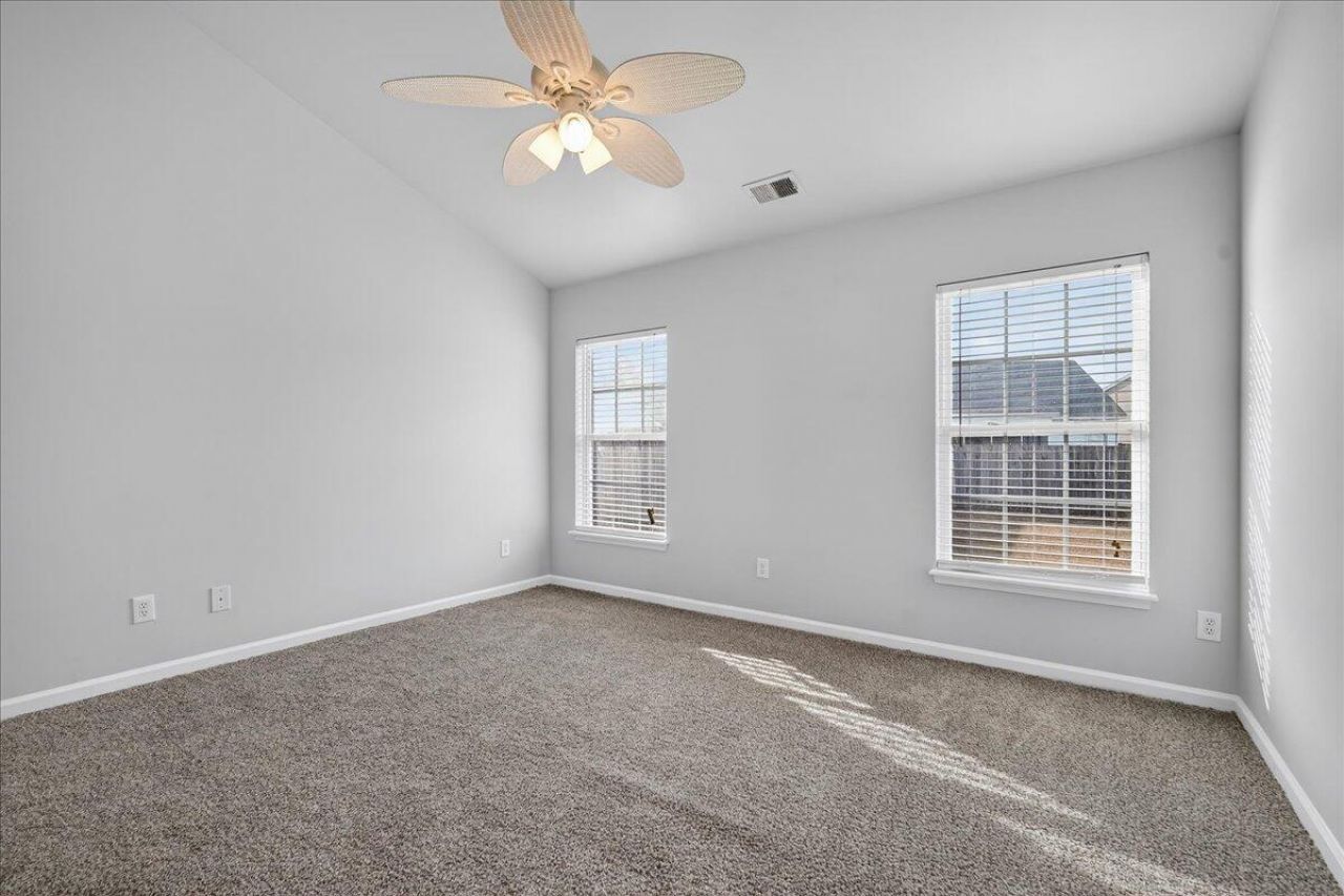 211 Avonshire Drive Photo 13