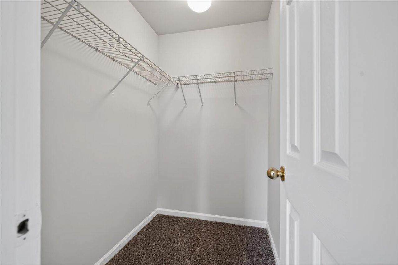 211 Avonshire Drive Photo 15