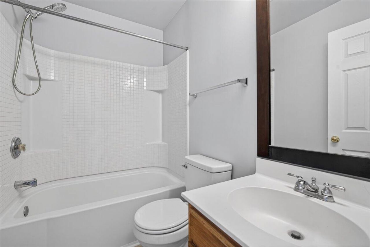 211 Avonshire Drive Photo 16