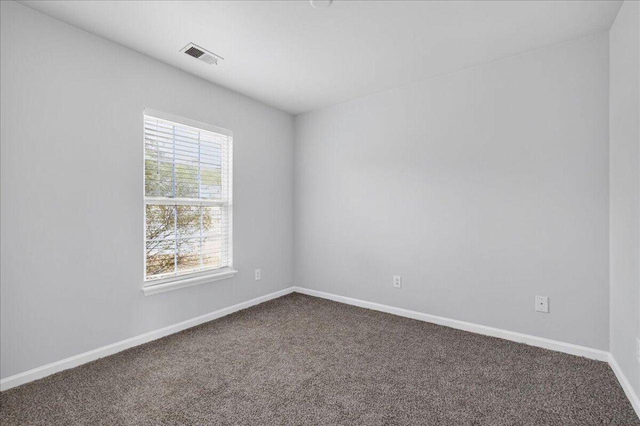 211 Avonshire Drive Photo 17